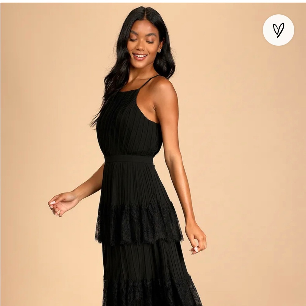 Black Pleated Tiered Lace Maxi Dress